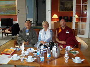 Pia Kjærsgård møder to medlemmer af det tibetanske eksilparlament